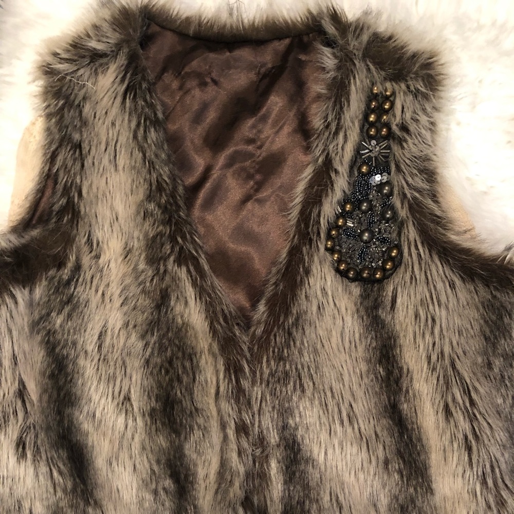 GORGEOUS FAUX VEST❤️3/25 - Picture 2 of 4